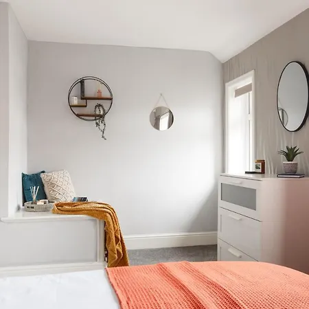 Spacious Luxury 2 Bed With Parking And Garden *