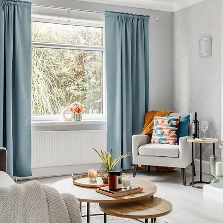 Spacious Luxury 2 Bed With Parking And Garden
