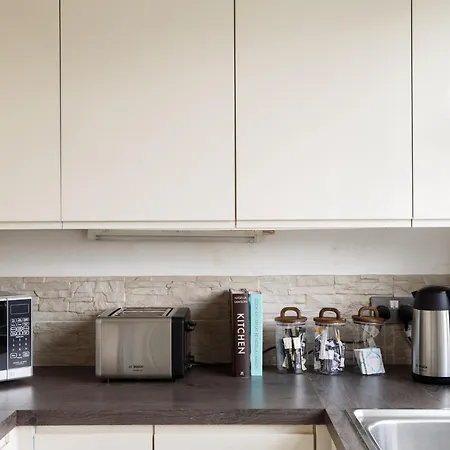 Spacious Luxury 2 Bed With Parking And Garden